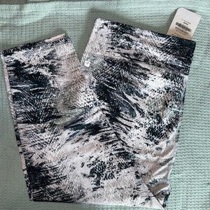 Fabletics Workout Salari Capri Leggings
